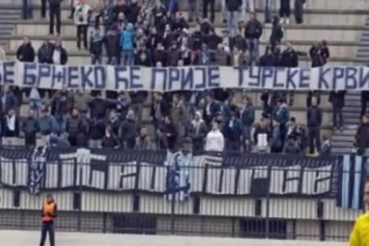 Sırplardan Ilginç Pankart