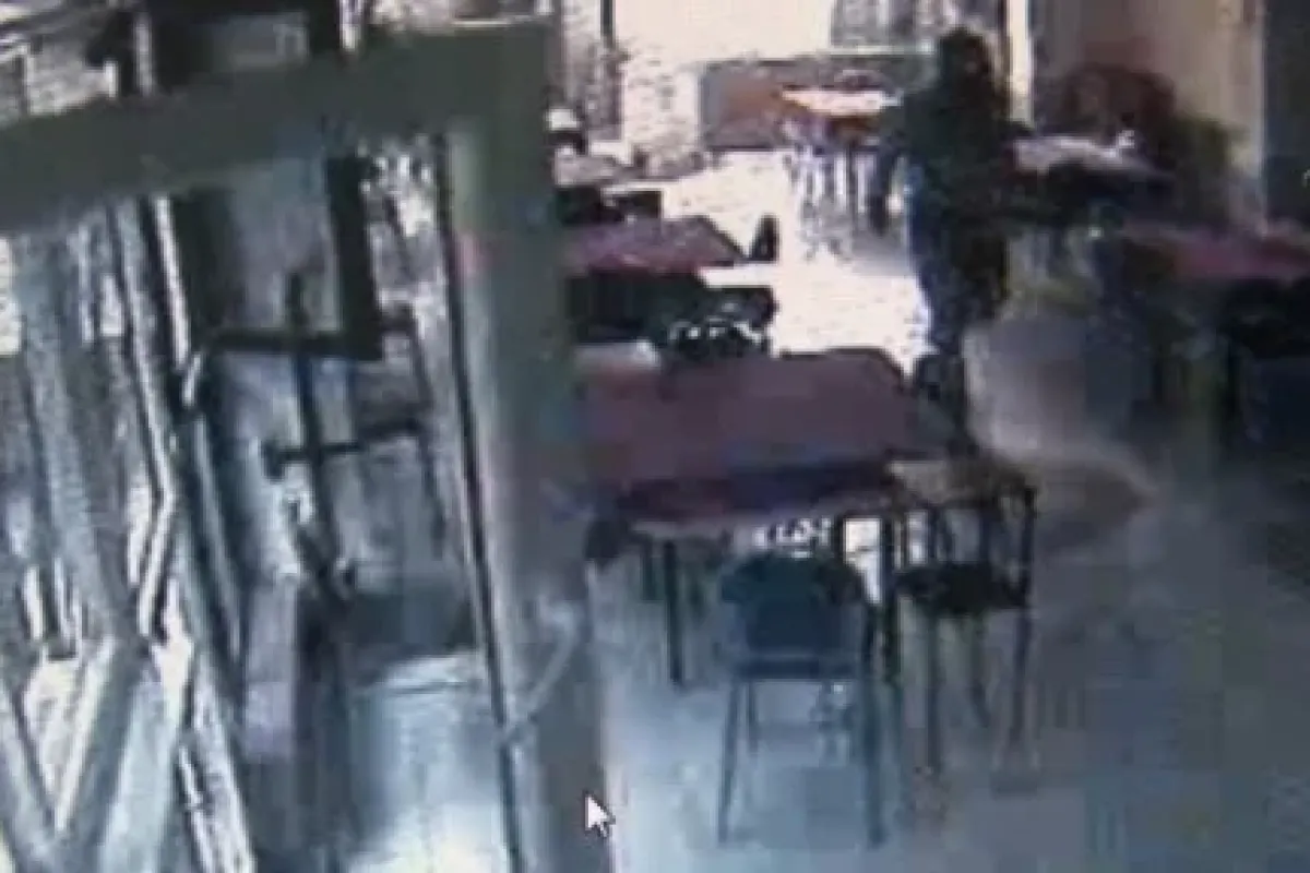 Yeterince Para Bulamayınca Sigara Makinesini Patlattı