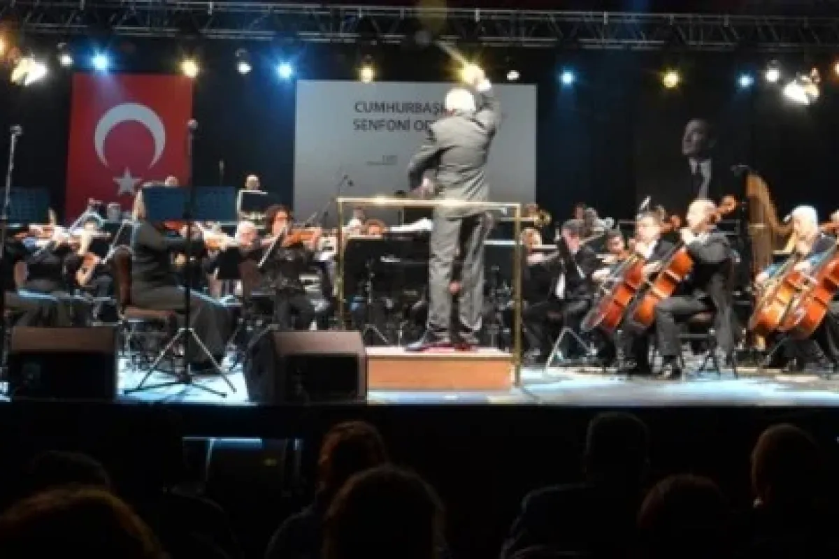 İzleyenleri Büyülediler ! Ne De Olsa Cumhurbaşkanlığı Orkestrası