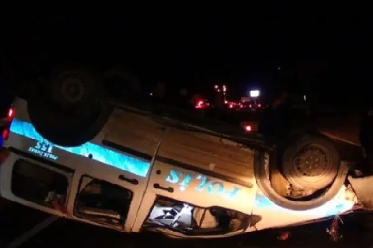 Batman’da Polis Aracı Devrildi