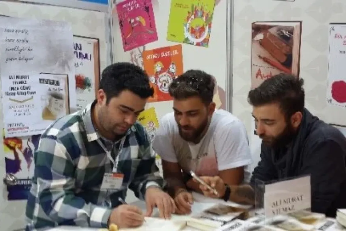Dedesinin Yaşam öyküsünü Kaleme Aldı