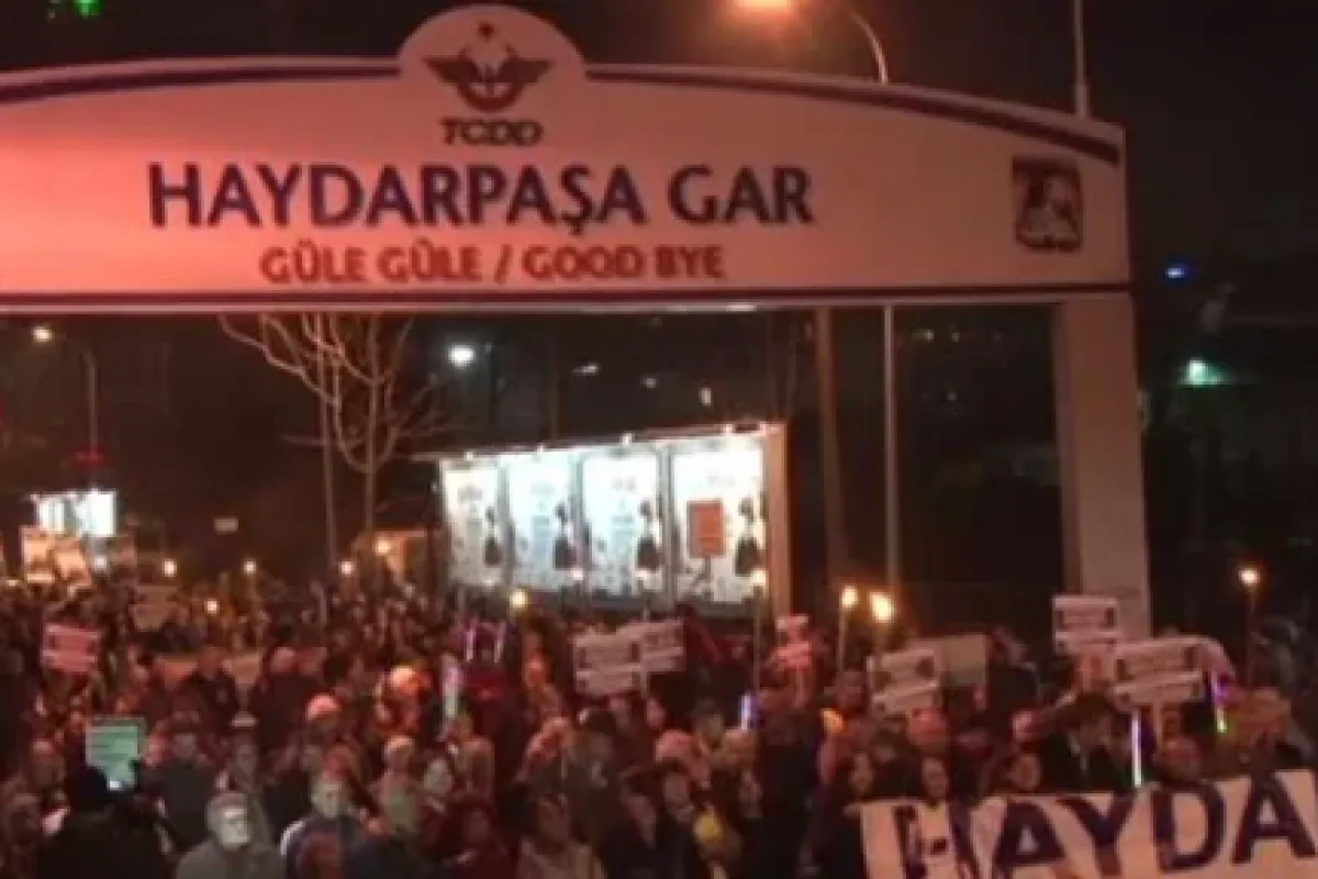 Haydarpaşa Yangının Yıl Dönümünde Meşaleli Yürüyüş