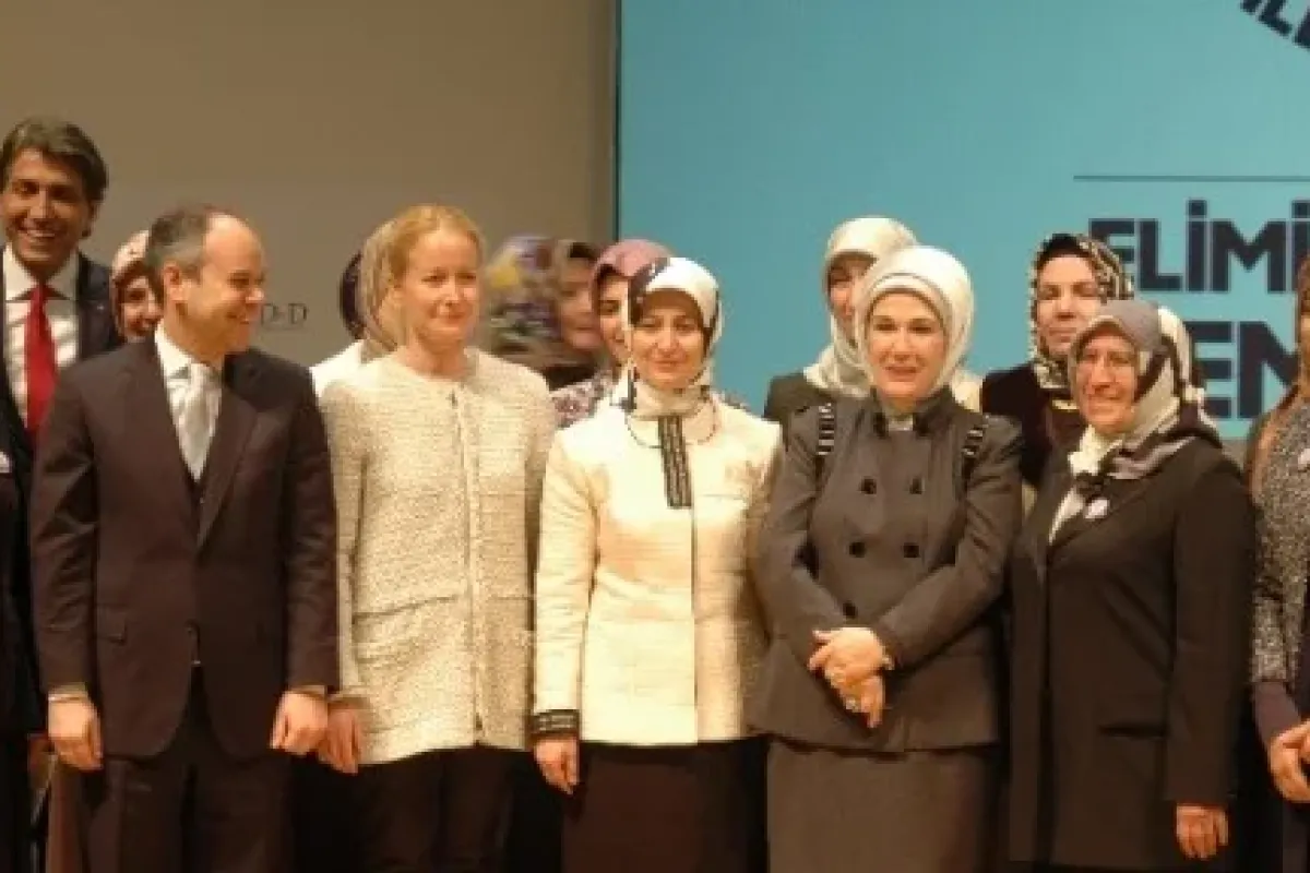 Erdoğan Ve Davutoğlu Aynı Programda