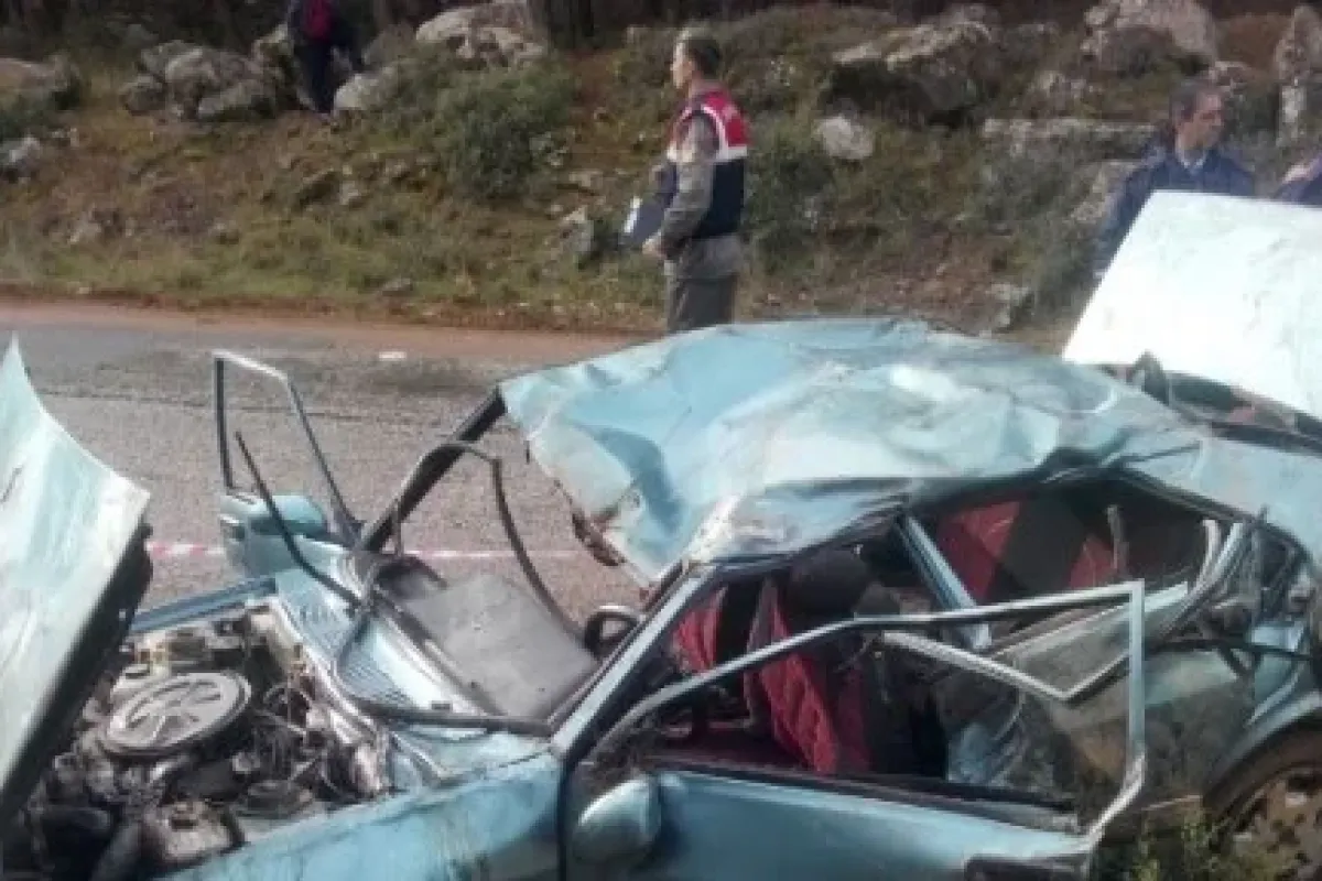 Hurdaya Dönen Otomobil 2 Kişiye Mezar Oldu