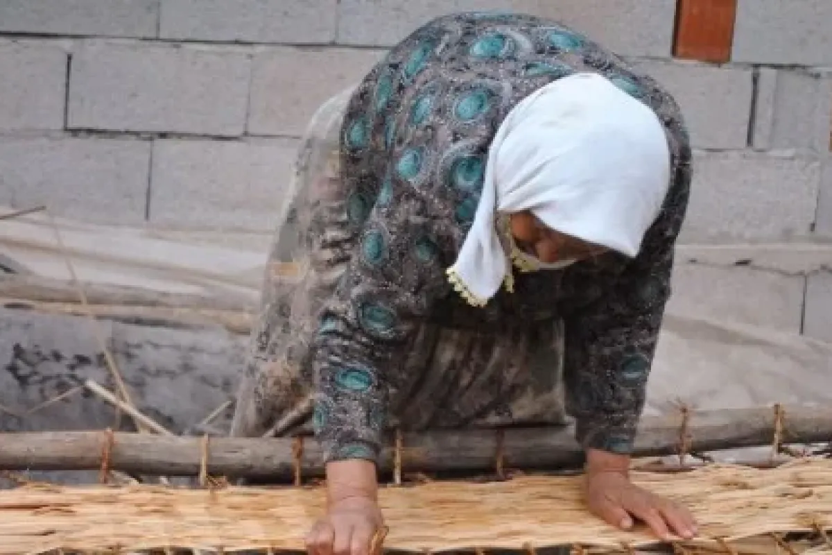 70 Yaşında Hasır Dokuyor