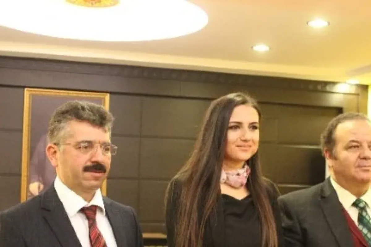 En Iyi 50 öğretmenden Biri Türk