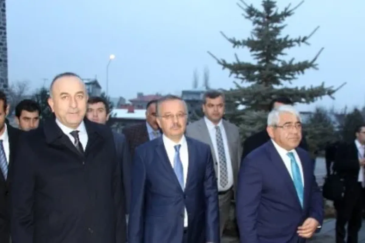 Bakan’dan Türbe Ziyareti