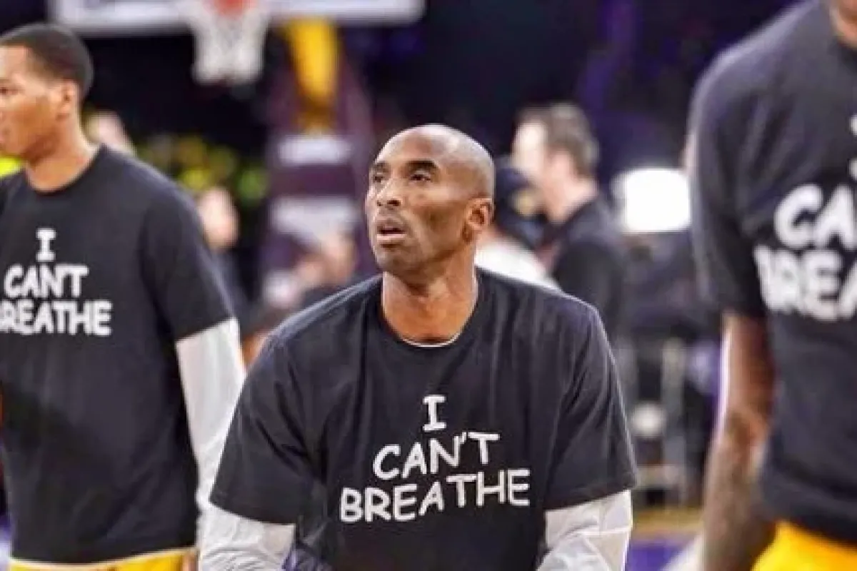 Kobe De nefes Alamıyorum Tişörtü Giydi