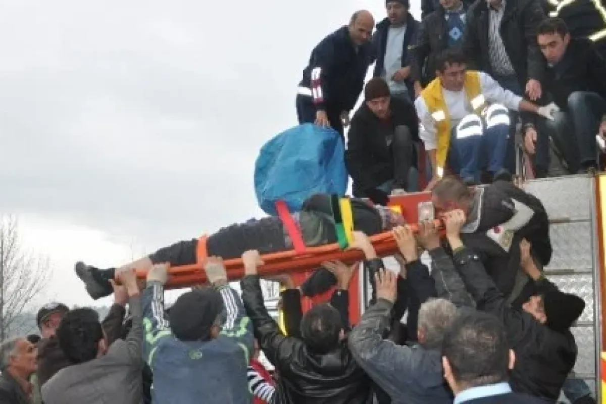 Akıma Kapılan Işçilere El Birliğiyle Yardım