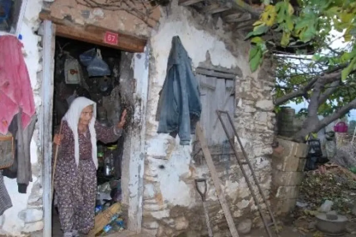Kocasının Vasiyeti üzerine "mağrada" ölümü Bekliyor