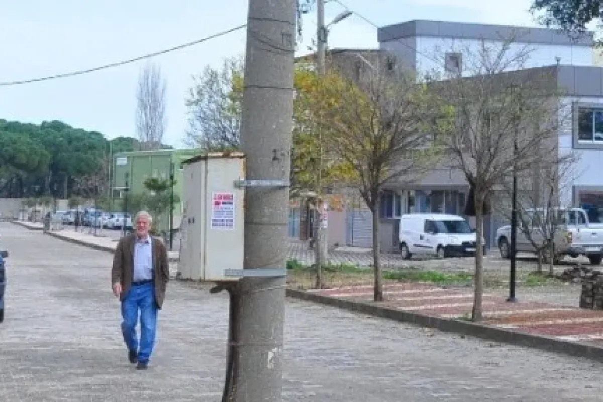 Ortada Direk Var, Yandan Geç