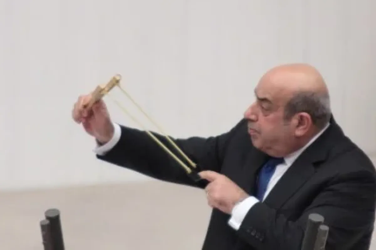 Başbakan Yardımcılarına Sapan çekti