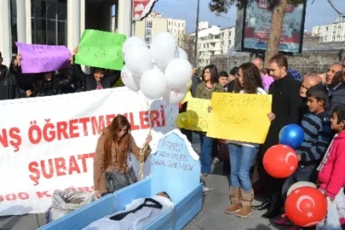 Atanamayan öğretmenlerden Ilginç Eylem
