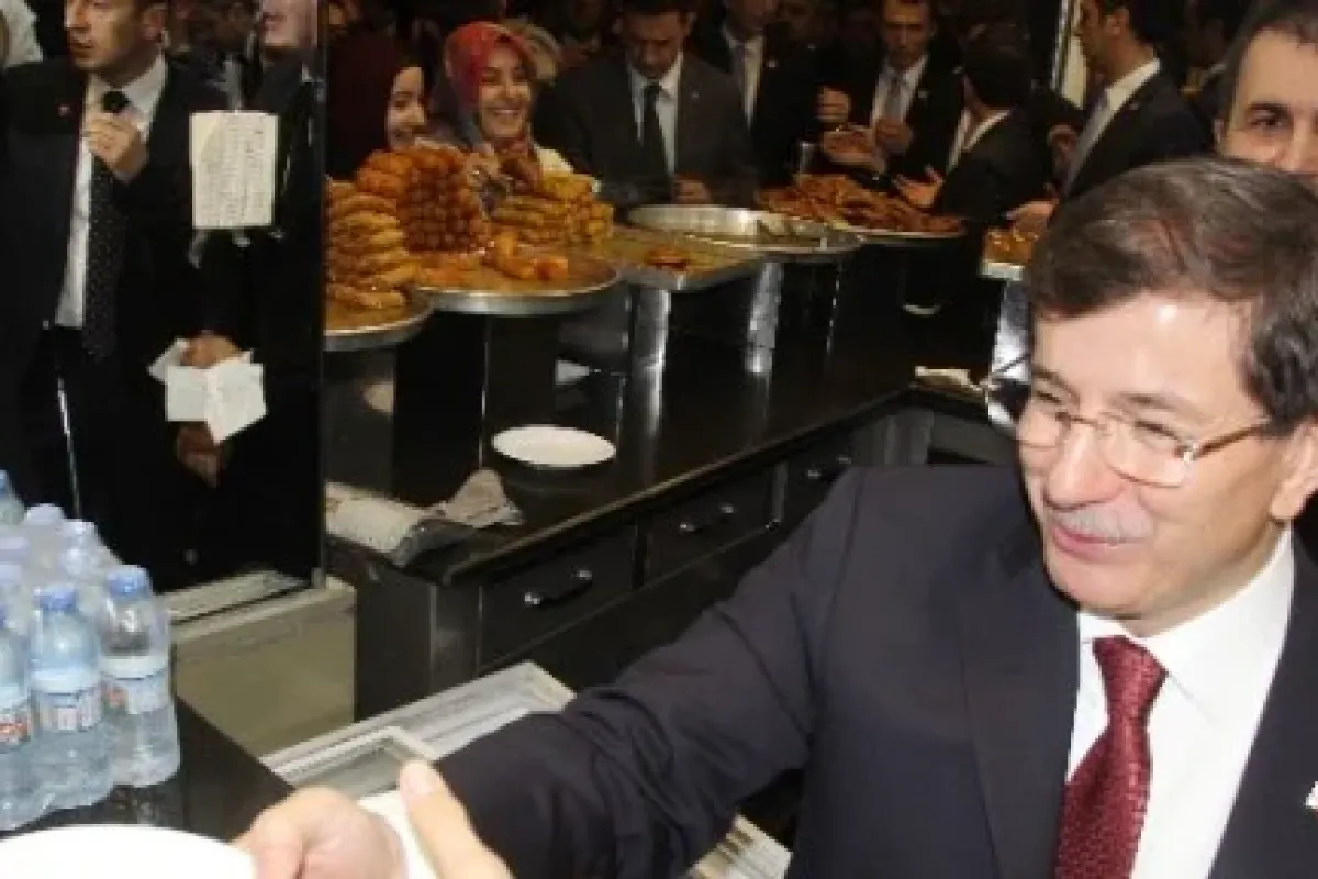 Başbakan Davutoğlu’na Tatlı Ikramı