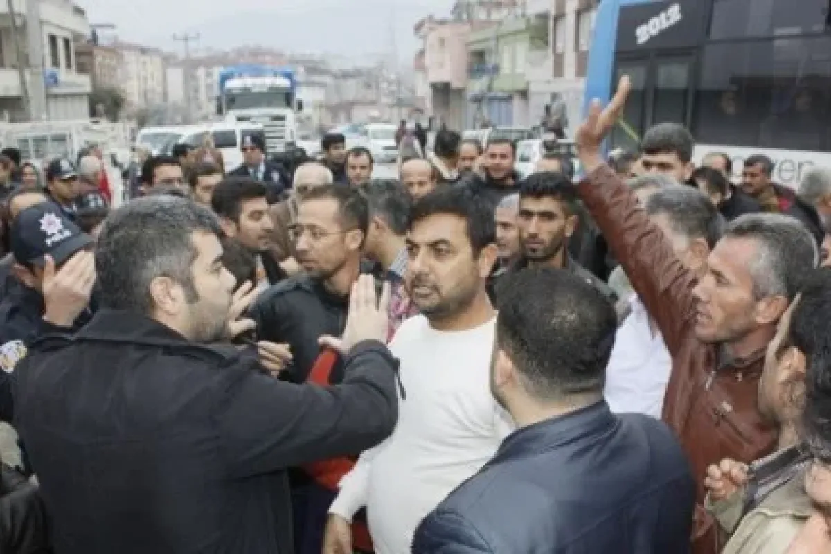 Müteahhit Mağdurları Yol Kapattı