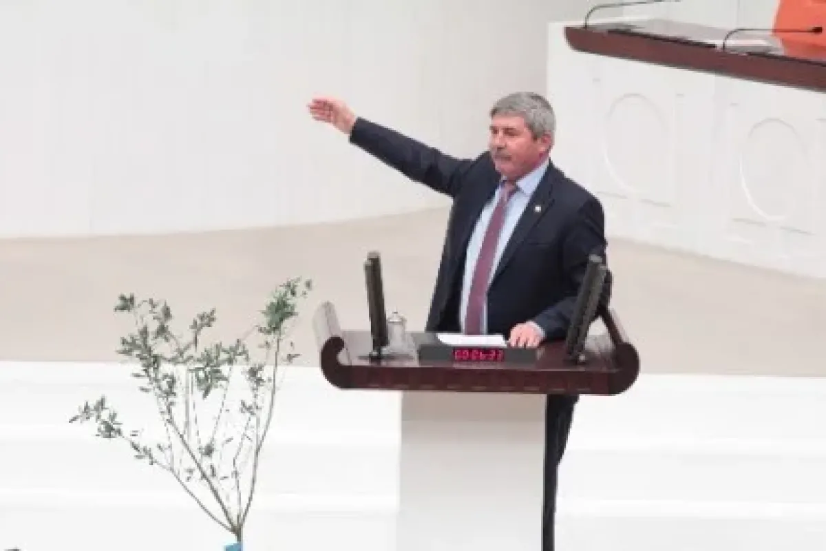 Chp’li Vekil Kürsüye Zeytin Fidanıyla çıktı