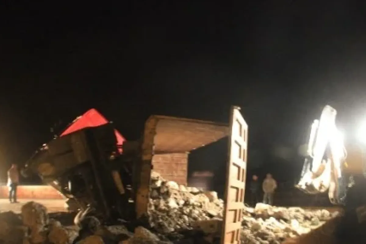 Hafriyat Yüklü Kamyon Yan Yattı