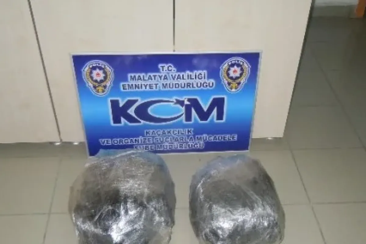 Otomobilden Atılan Poşetin Içinden Esrar çıktı