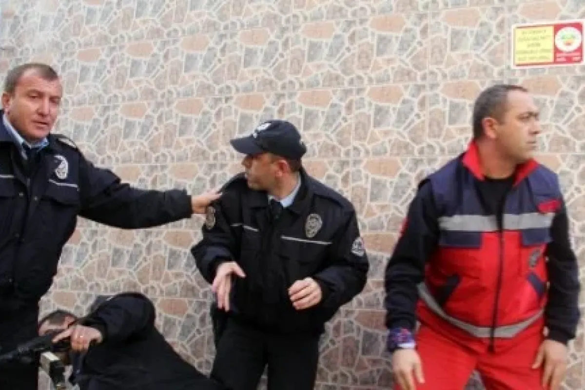 Bursa’da Dehşet Anları... "mehdi"yim Deyip Dehşet Saçtı: 3 Polis Yaralı