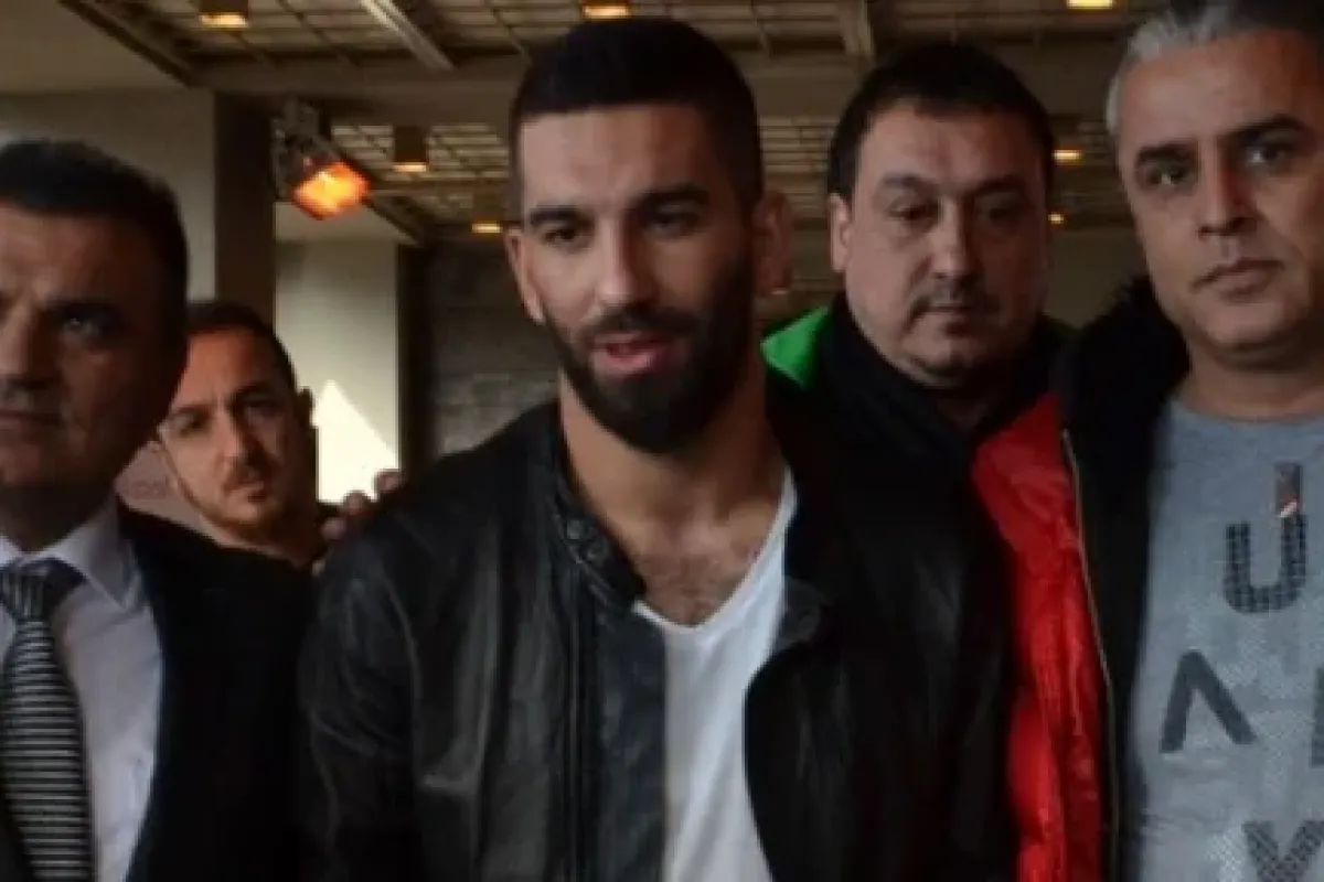 Arda Turan, ’’avrupa’da Yılın Futbolcusu’’ ödülünü Aldı