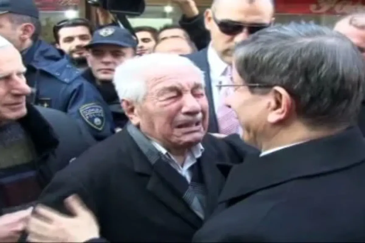 Davutoğlu’na Sarılıp Hüngür Hüngür Ağladı