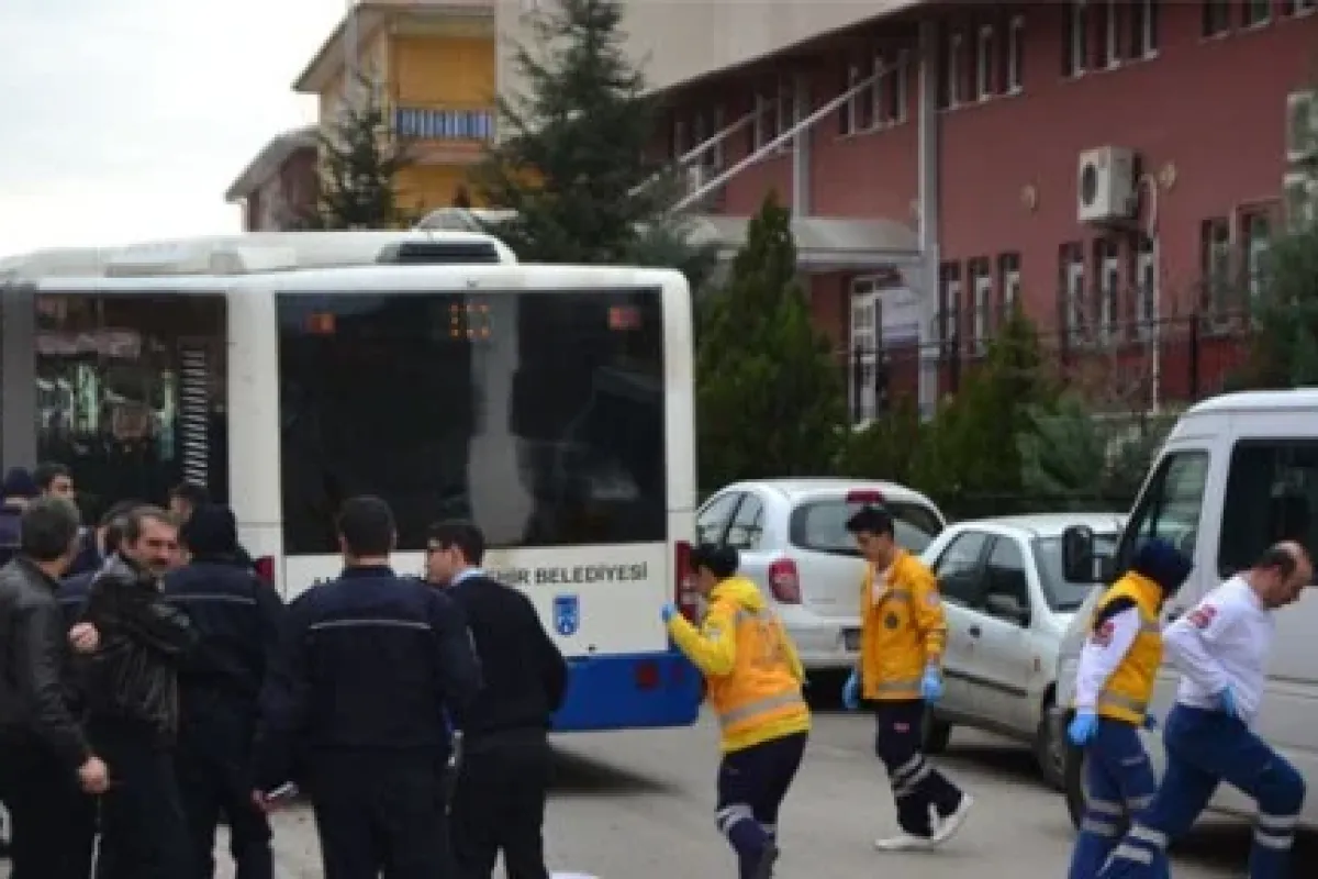 Okul önünde Belediye Otobüsü Dehşeti