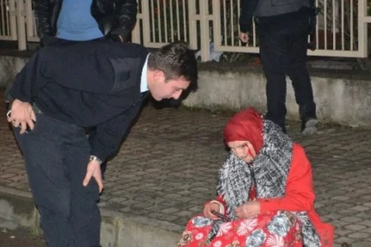 Otomobilin çarptığı Kadının Yardımına Polis Koştu