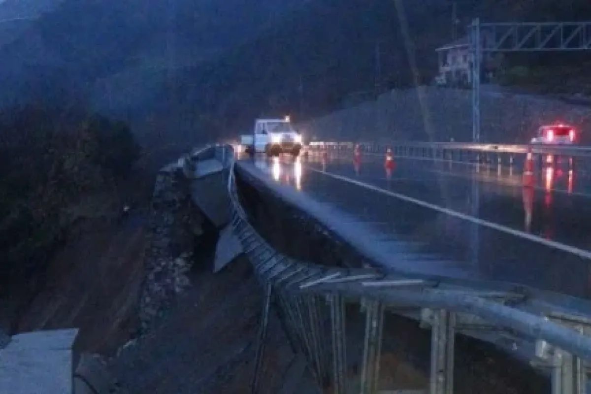 Yol, Yağmura Dayanamadı