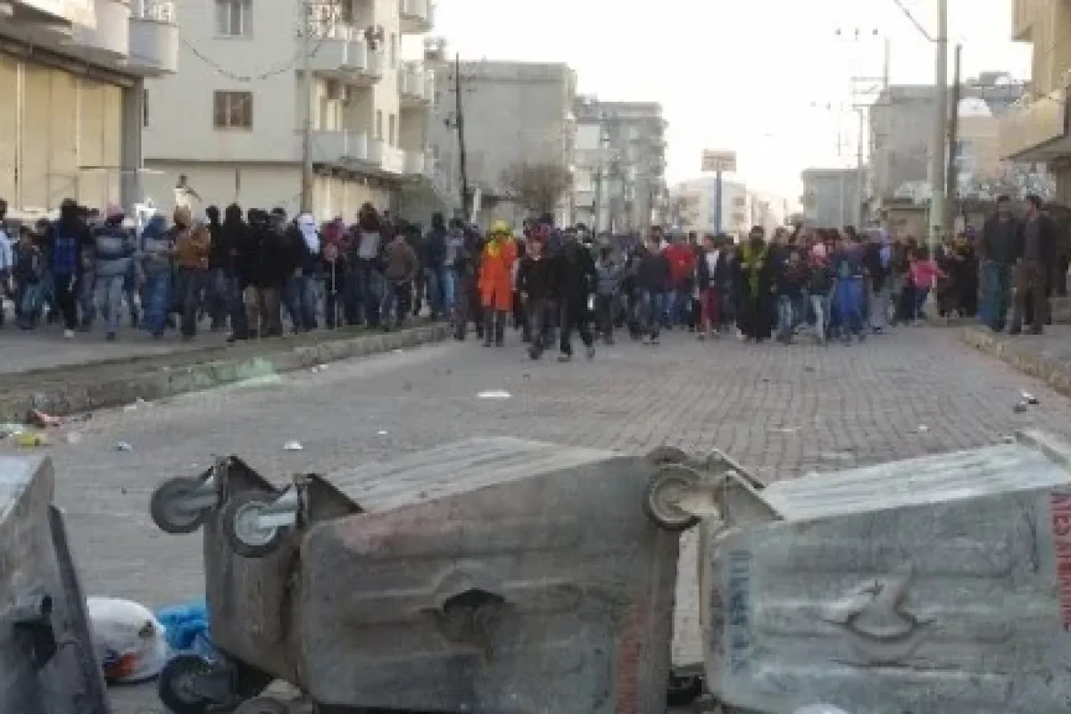 Maskeli Eşkıyalar Sokakta