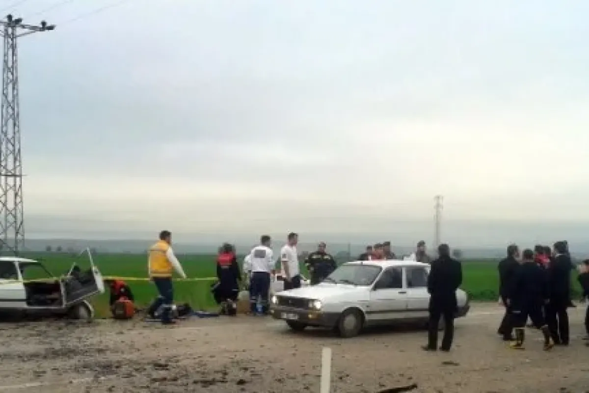 Kafa Kafaya çarpıştılar: 4 ölü, 5 Yaralı