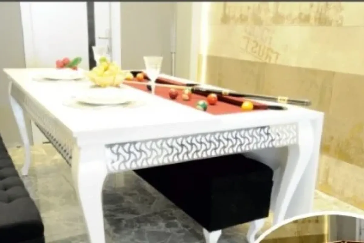İkisi Bir Arada: Yemek Ve Bilardo Masası