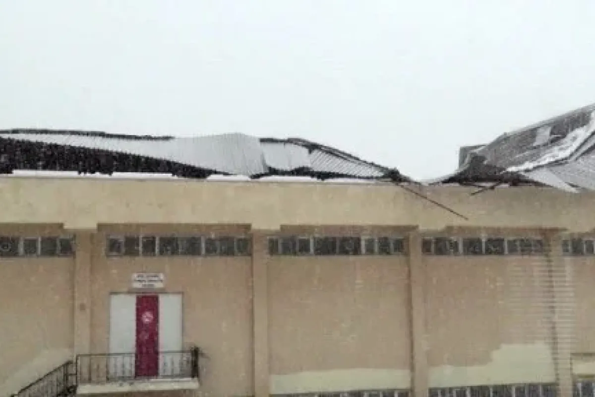 Stadın çatısı Kara Dayanamadı