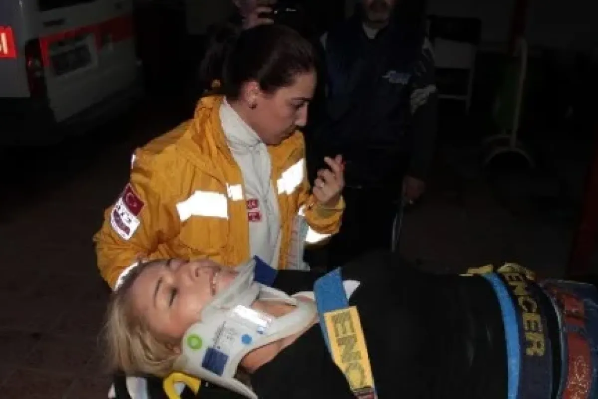 Asansör Zemin Kata çakıldı: 5 Yaralı