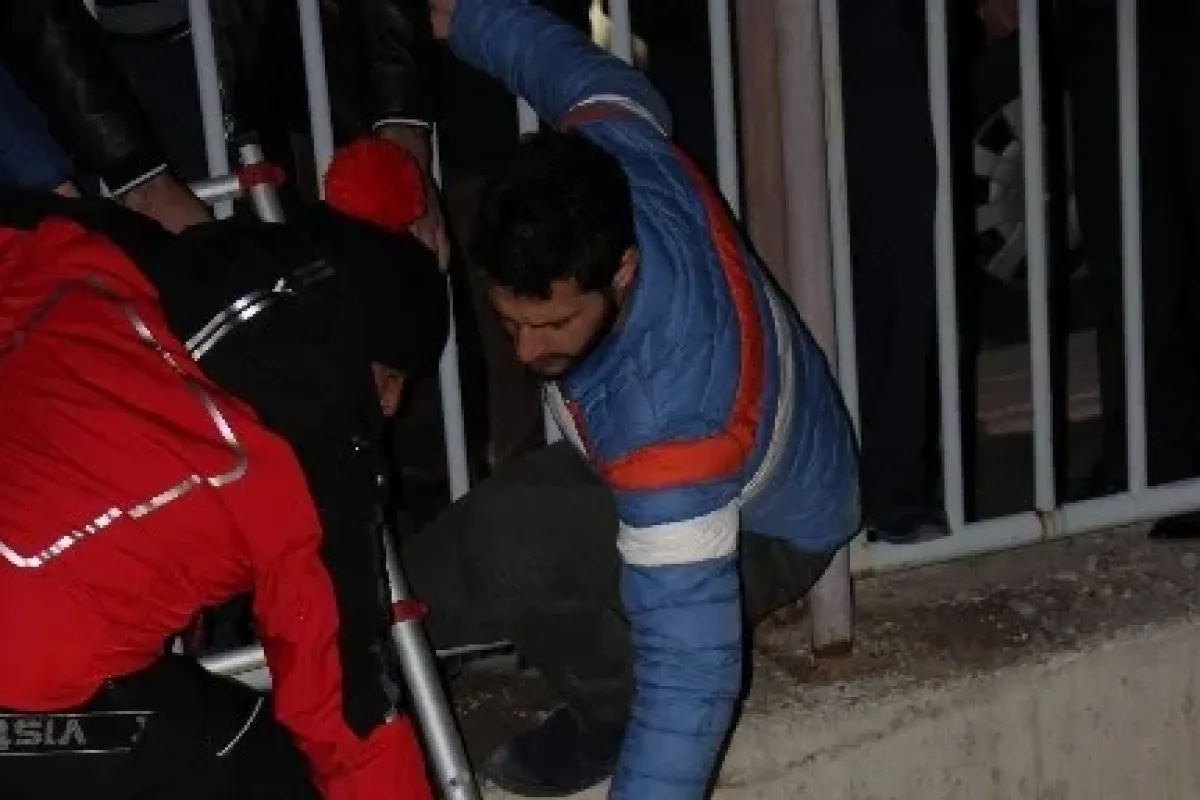 Askeri Ambulans Kanala Uçtu: 1 şehit, 7 Yaralı