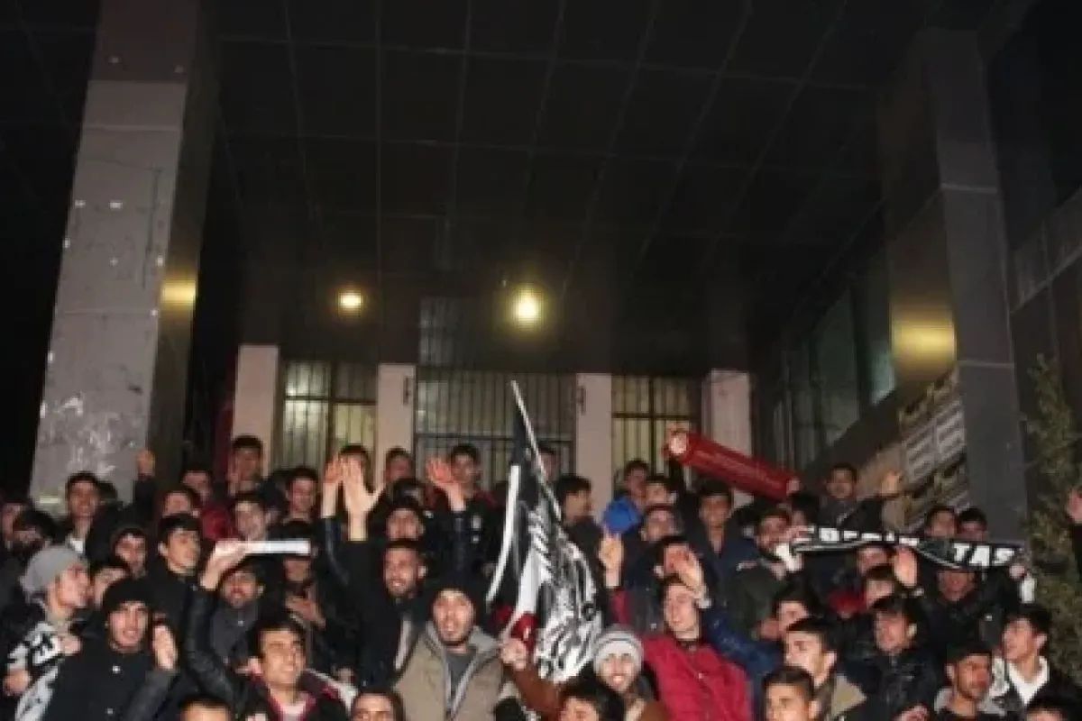 Galatasaray Kazandı, Beşiktaşlılar Kutladı