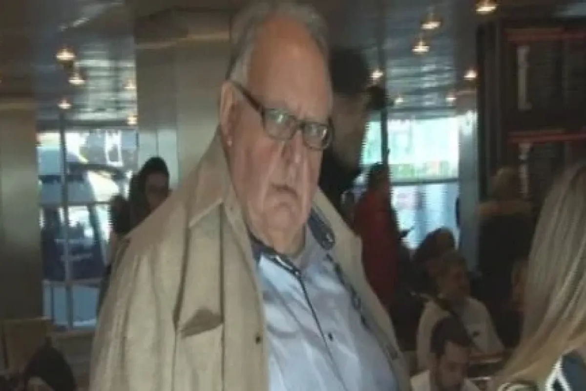 Vıp Yerine Normal Salonu Seçti