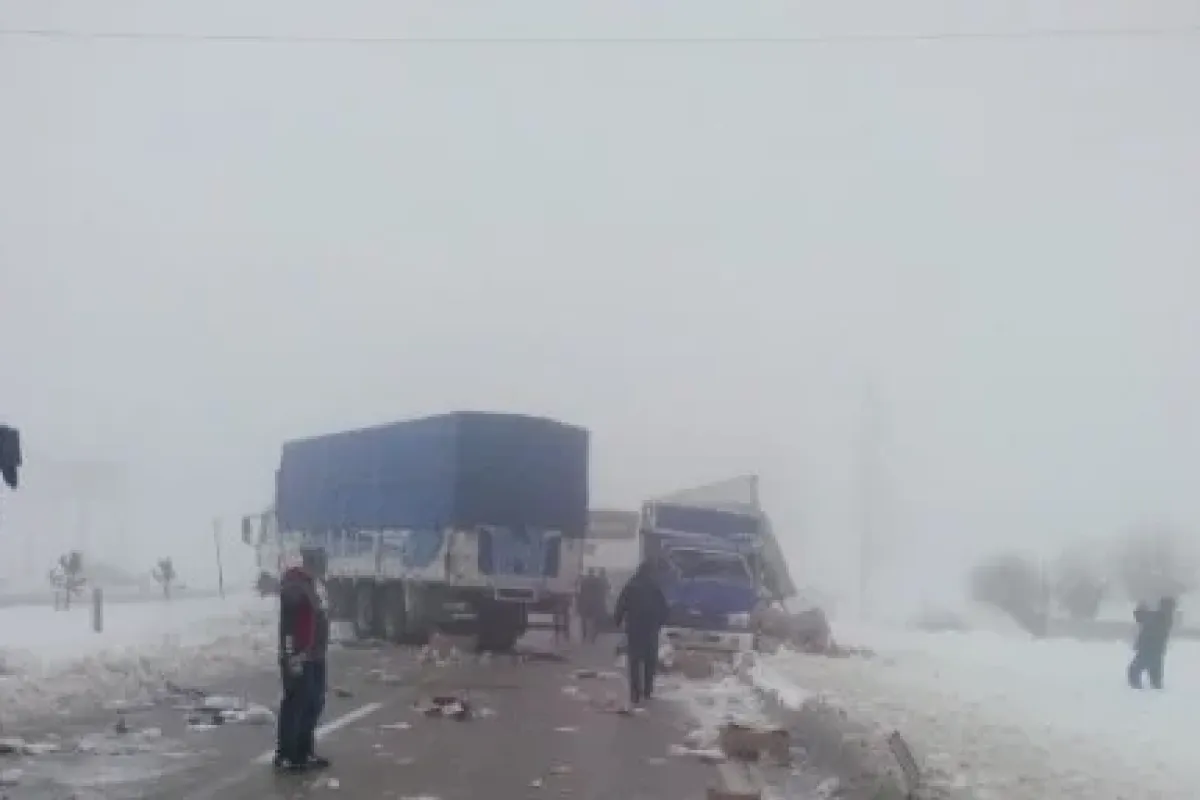 30 Araç Kazaya Karıştı Trafik Kapandı