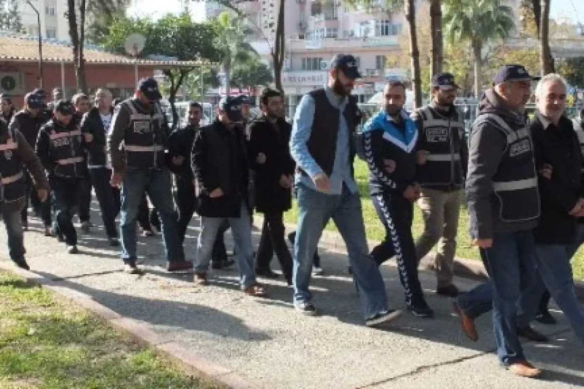 Suç şebekesinde Polis De Var