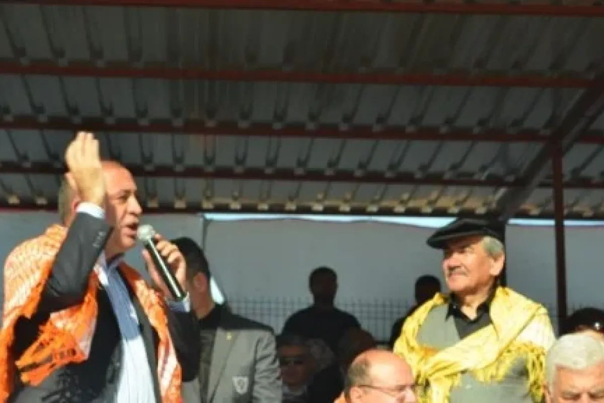 Siyasi Konuşması Eleştirilen Gürsel Tekin Alanı Terk Etti