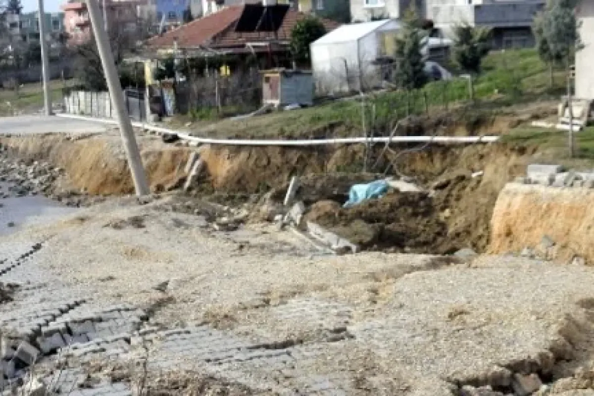 Bu Mahalle Kayıyor
