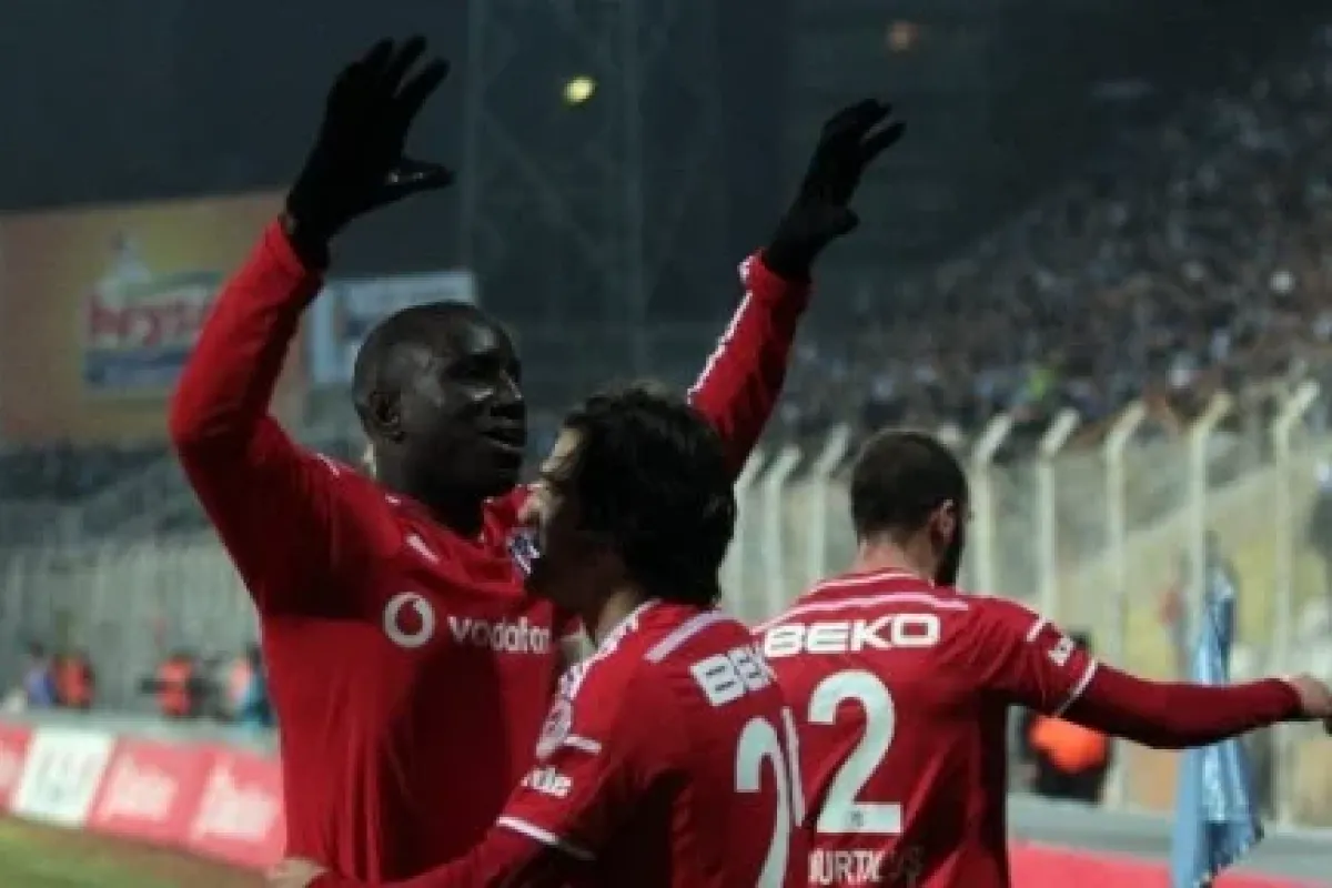 Demba Ba Atmaya Devam Ediyor