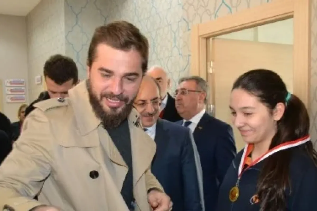 ‘diriliş Ertuğrul’ Oyuncuları Karne Dağıttı