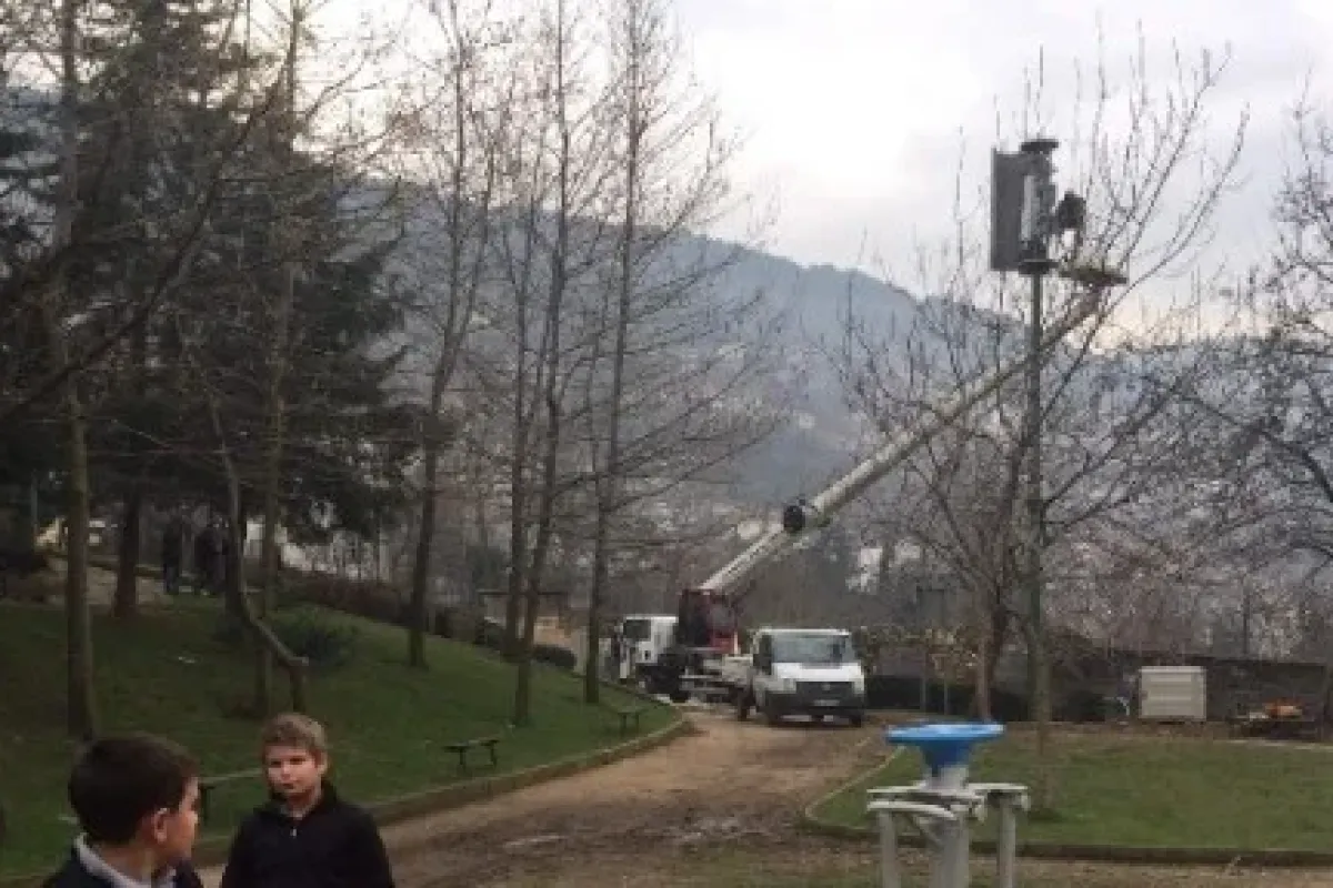 Çocuk Parkında Baz Istasyonu Mu Olur ?