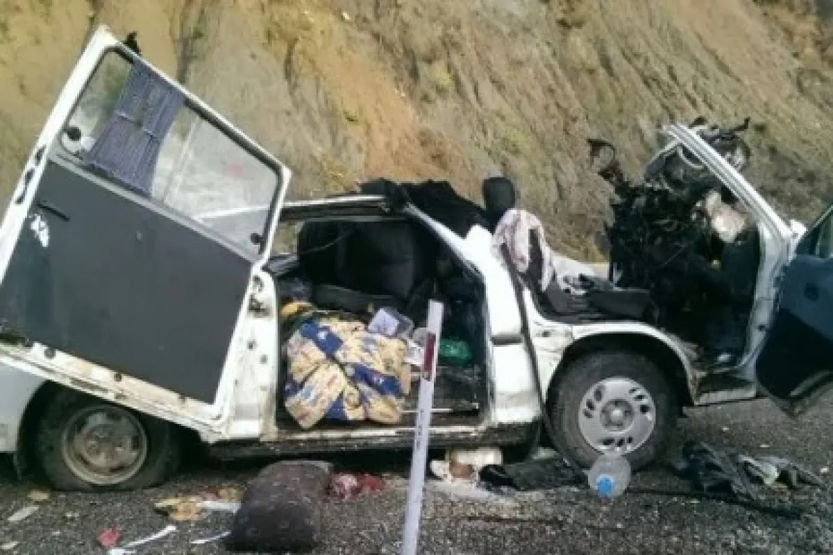 Minibüs Tır’a çarptı: 2 ölü 6 Yaralı