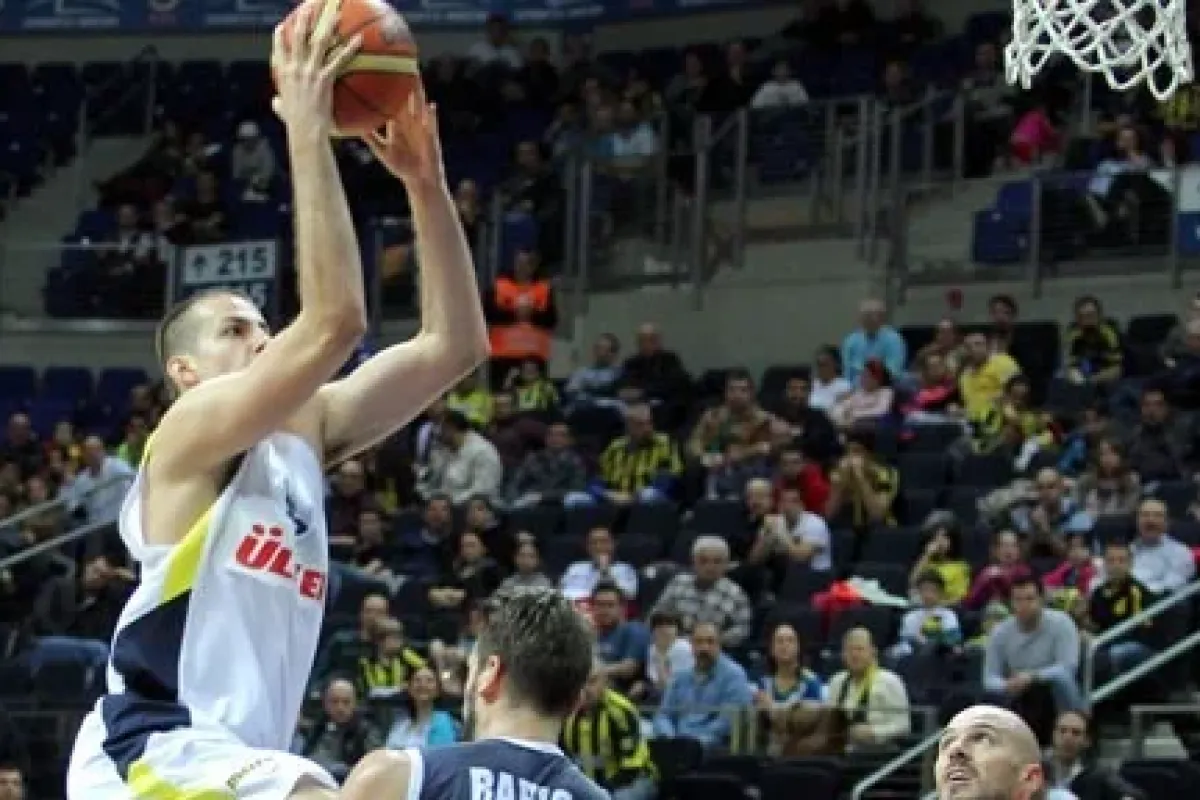 Fenerbahçe Son Periyotta Güldü