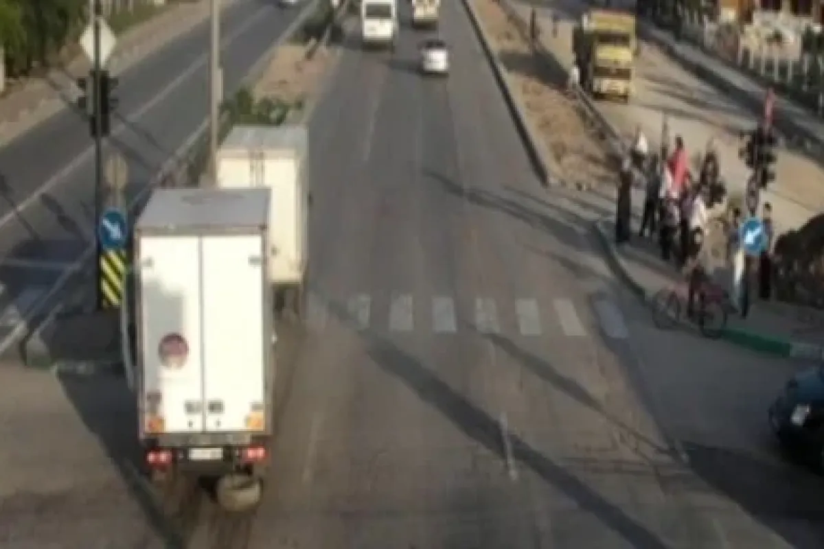 Kırmızı ışıkta Geçen Araçlar Böyle Kaza Yaptı