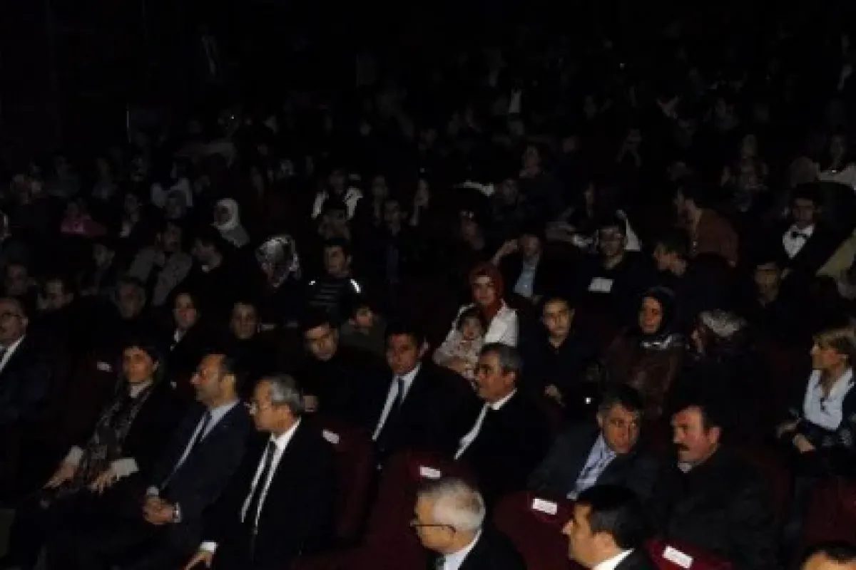 Kürtçe şarkılar Eşliğinde Tören