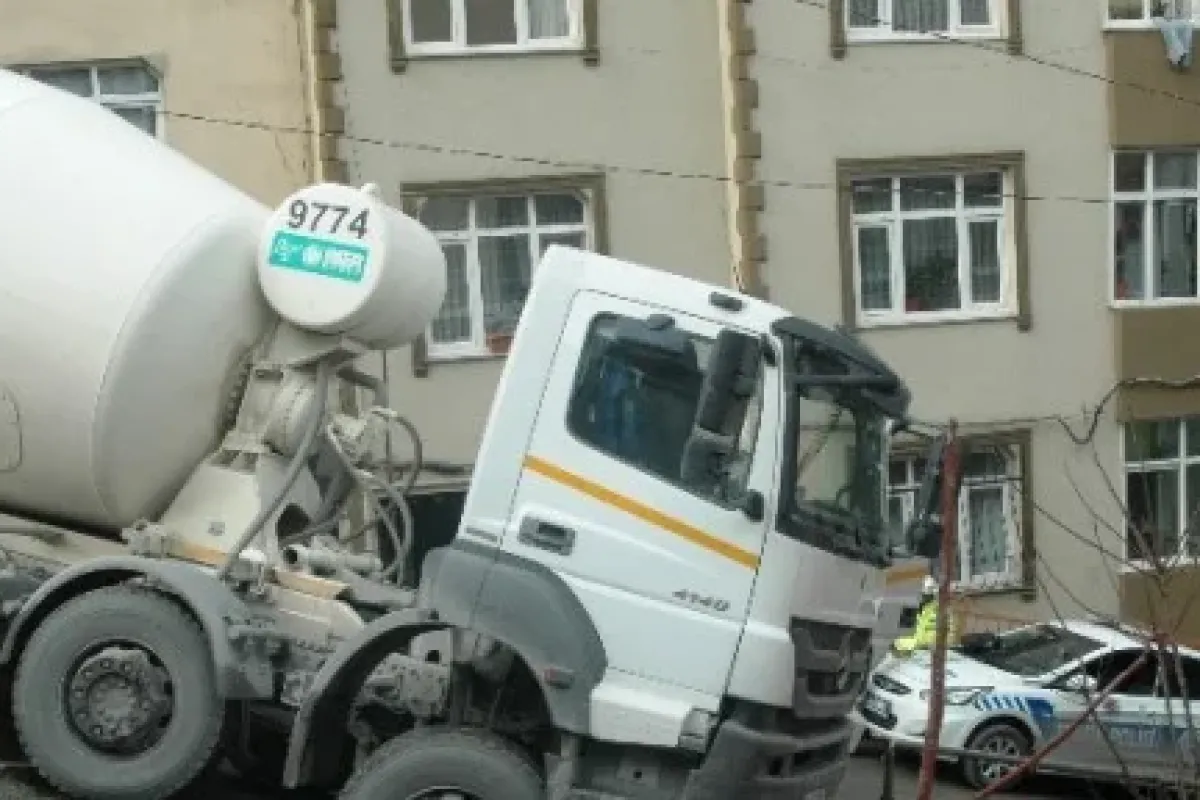 Beton Mikseri Duvarda Asılı Kaldı