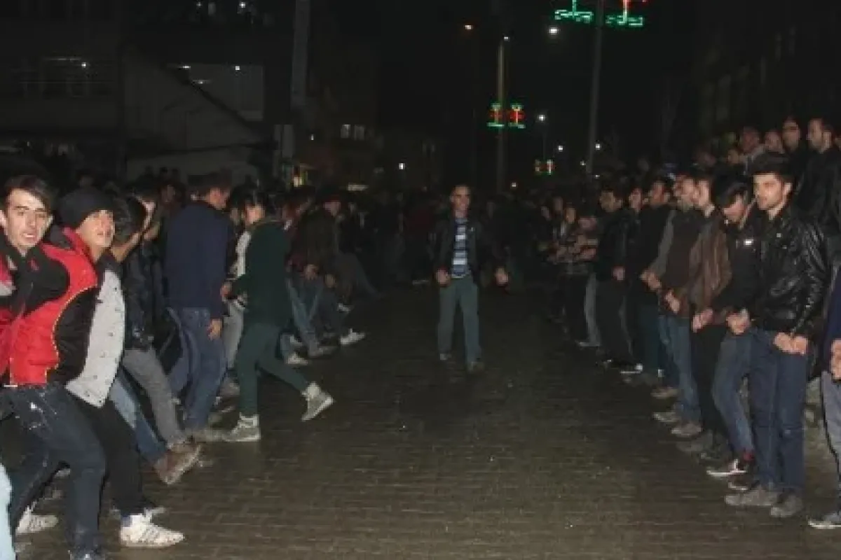 Karadeniz Müziği Eşliğinde Kobani Kutlaması !