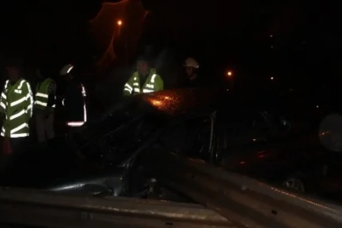 Bariyer Otomobile Saplandı: 1 ölü, 3 Yaralı